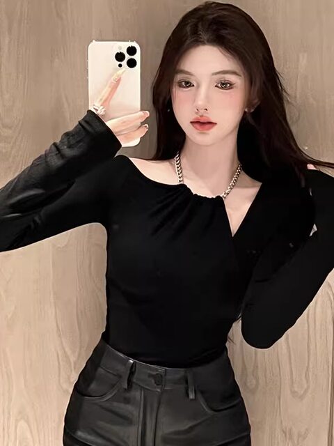 Sexy Little Wild Cat Chain Halter Black Top for Women, 2025 Autumn New Design, Stylish Patchwork Long-Sleeve T-Shirt
