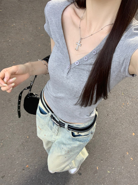 Elegant V-Neck Sexy Pure Desire Short-Sleeve T-Shirt for Women, 2026 Summer New Korean Style Slim-Fit Short Half-Sleeve Top