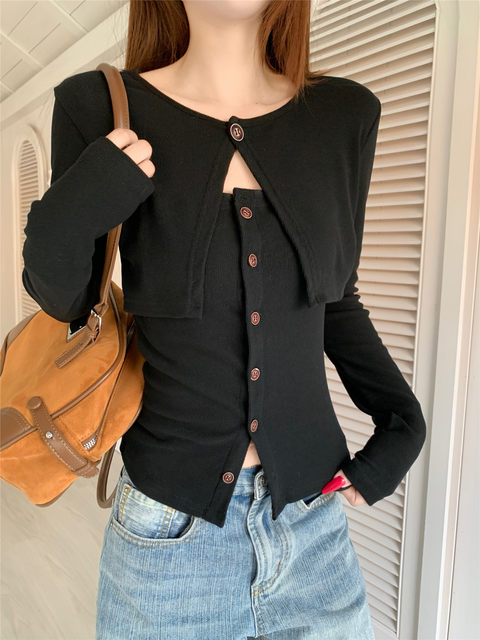 Chic Single-Breasted Faux Two-Piece Long-Sleeve T-Shirt for Women, 2026 Spring New Slim-Fit Pure Desire Style Design Cardigan