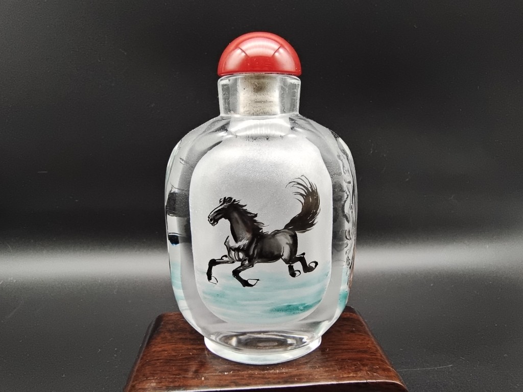 水晶内画鼻烟壶：指尖上的中国艺术--淘宝好物网