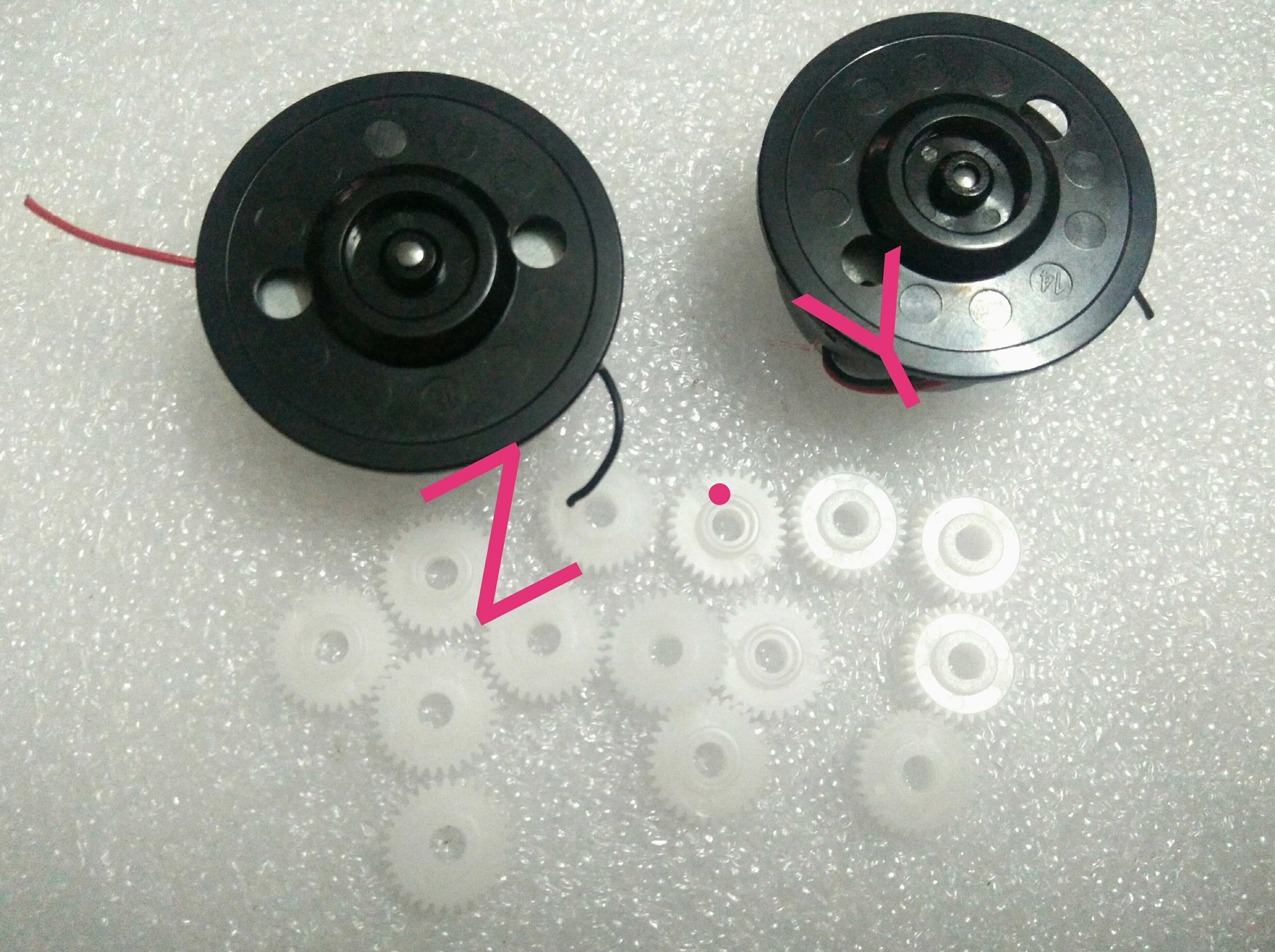 Gole Land Rover six-disc CD case laser head walking rod vulnerable gear vulnerable spindle motor