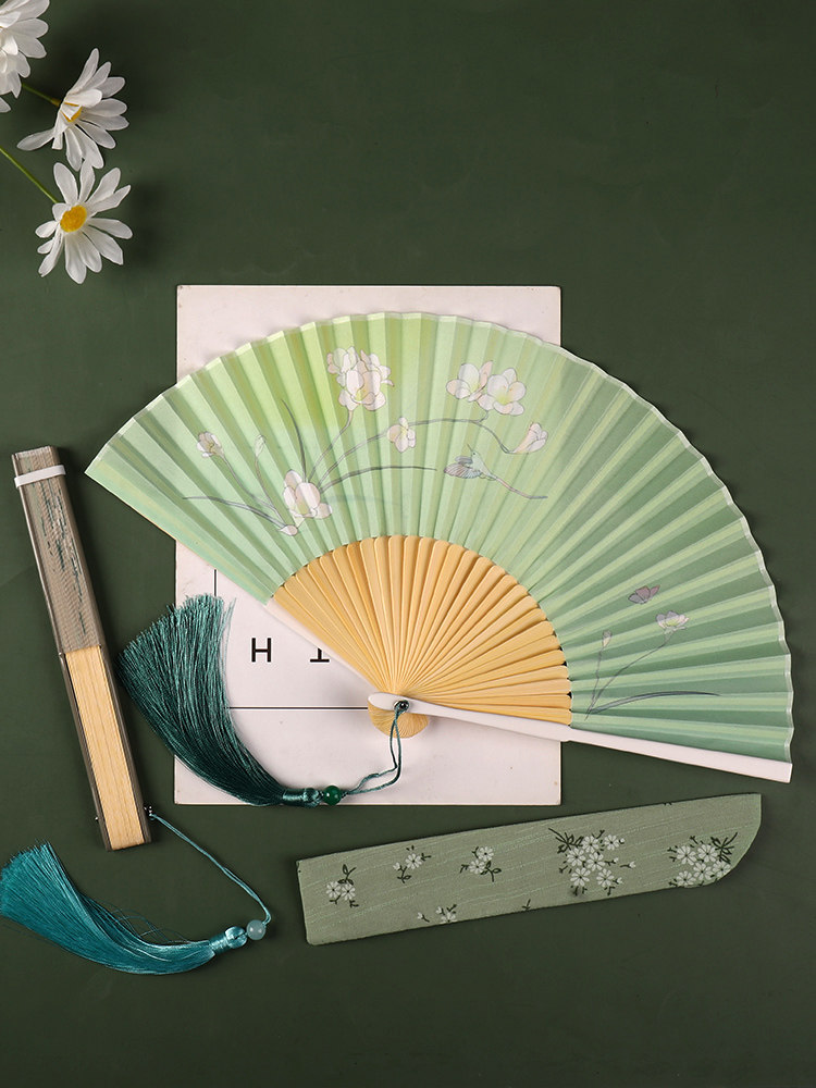 Ancient Fan Folding Fan Paint in the summer with a small gift of Han clothing banner robe China wind fresh fan dance cherry blossom