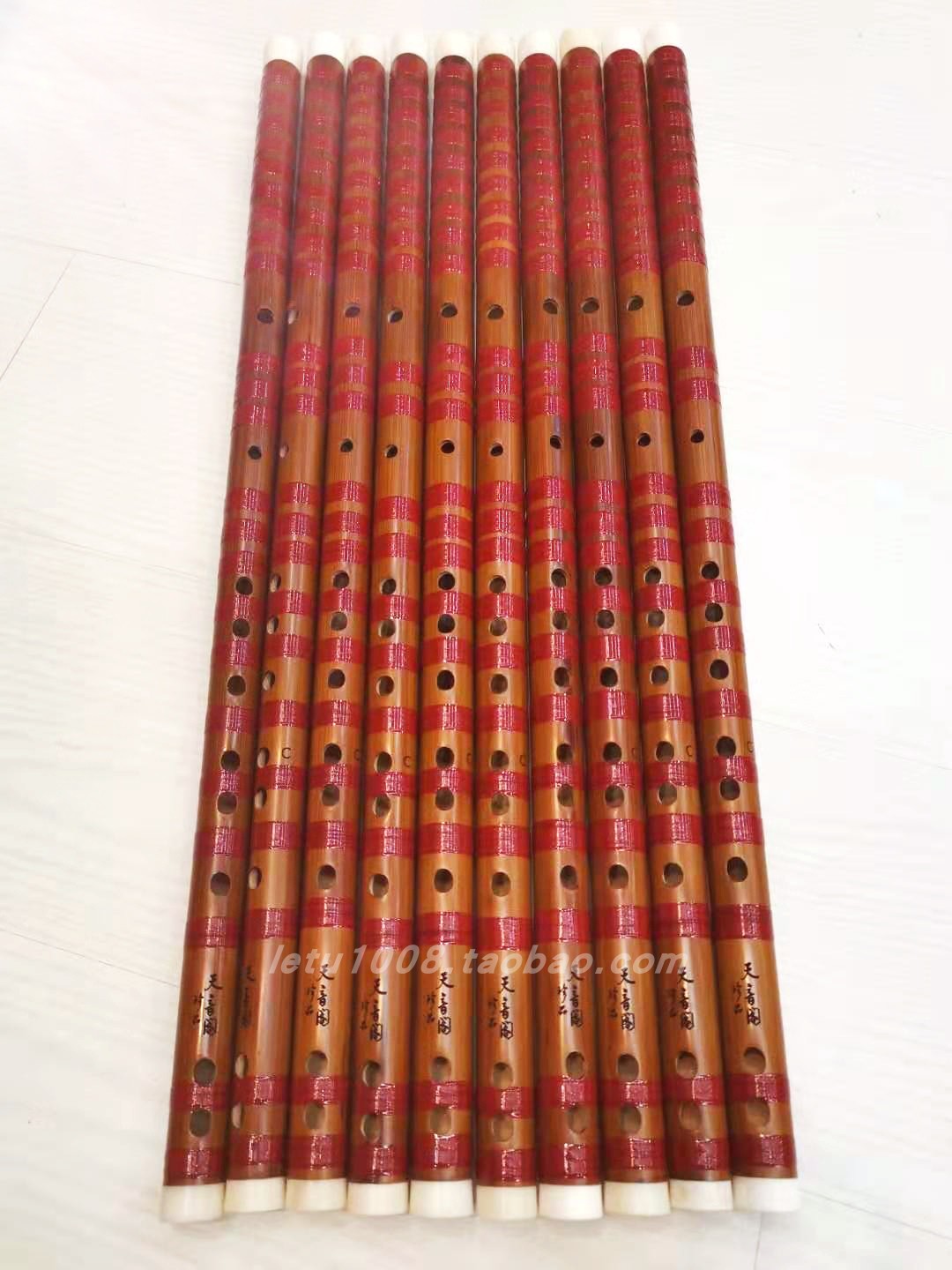 Professional stage treasures to play the bamboo flute