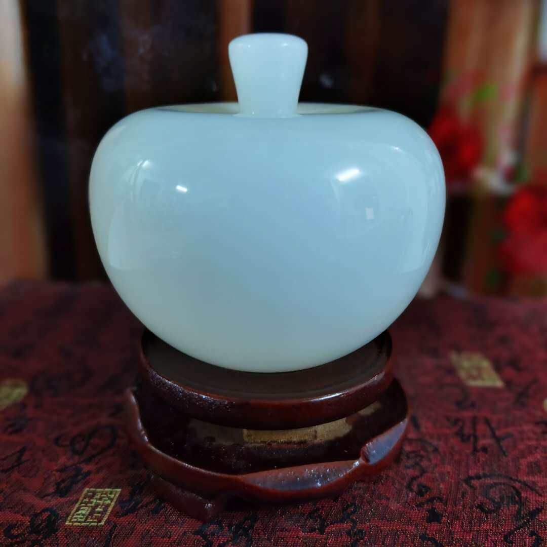 Natural jade solid apple gourd safe living room decorations desktop ornaments new car gift to friends and colleagues