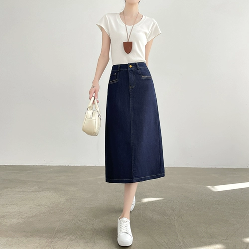 Летняя тонкая джинсовая юбка, А-силуэт, длина миди, с акцентом на бедрах