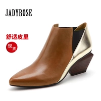 В коричневой коже