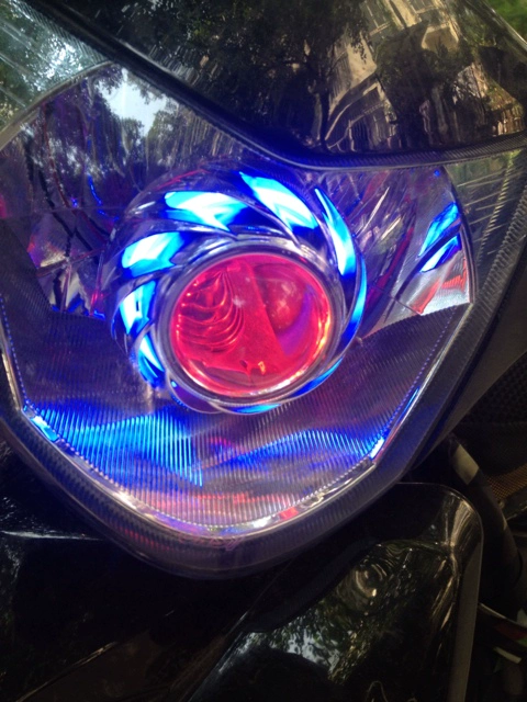 Flying Eagle RSZ WISP RSZ Thế hệ đèn pha hội nghị 2,6 inch Xenon Light Dual Light Lens Angel Eye Hot Wheel - Đèn HID xe máy