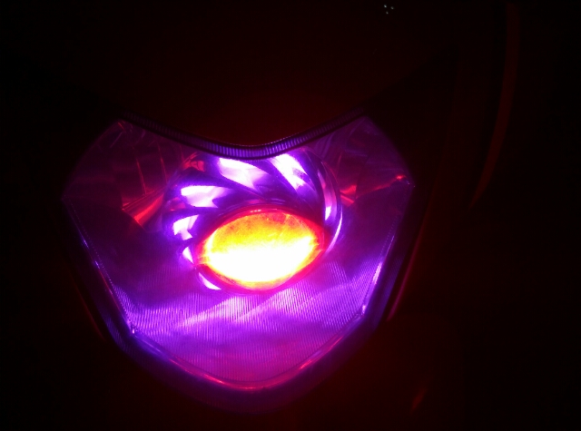 Flying Eagle RSZ WISP RSZ Thế hệ đèn pha hội nghị 2,6 inch Xenon Light Dual Light Lens Angel Eye Hot Wheel - Đèn HID xe máy đèn xe wave