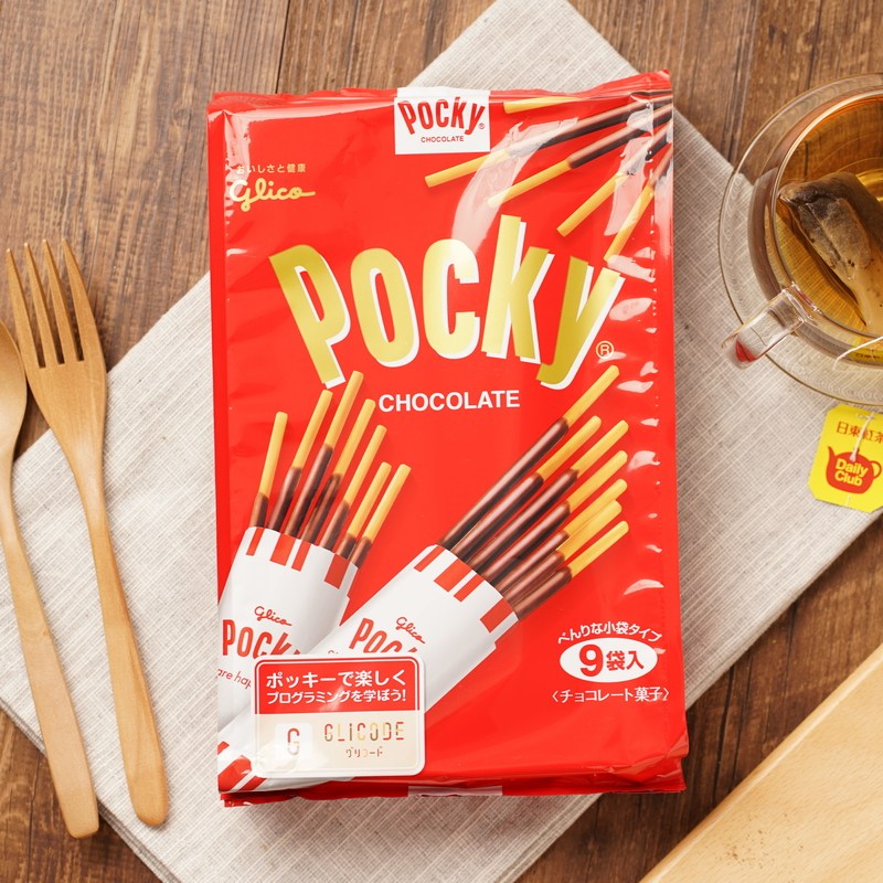 1 bag of Japanese goliche Goligano Goligano 100 Li nourishing paky strawberry chocolate biscuit stick bagged