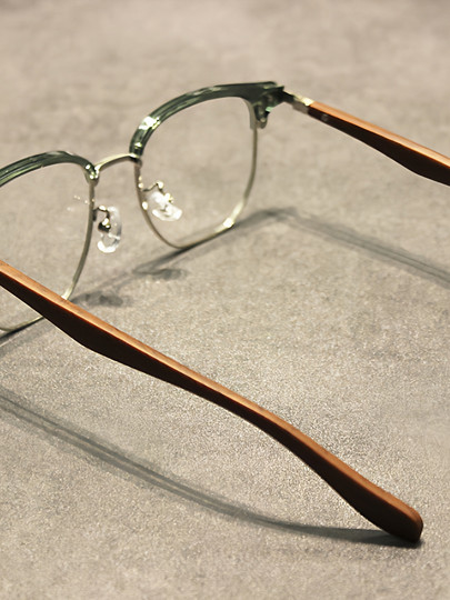 New Retro Metal Square Frame Flat Glasses Trendy Green Anti-Blue Light Eyeglass Frames for Men and Women