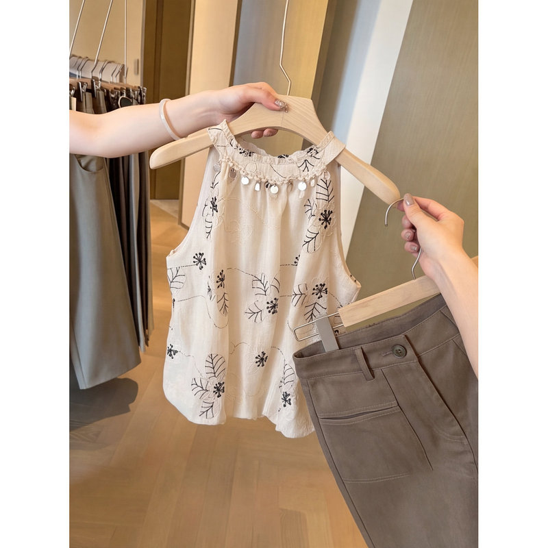 Vintage Embroidered Halter Neck Camisole for Women, Summer Ruffled Sleeveless Chiffon Top, Loose Fit, Short Top That Covers the Body Vintage Embroidered Halter Neck Camisole for Women, Summer Ruffled Sleeveless Chiffon Top, Loose Fit, Short Top That Covers the Body
