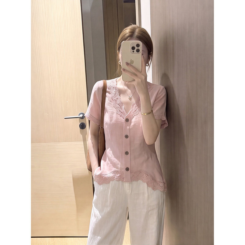 Gentle Pink Lace V-Neck Shirt for Women, Summer Lace Patchwork Single-Breasted Slim-Fit Top That Enhances the Figure and Looks Youthful