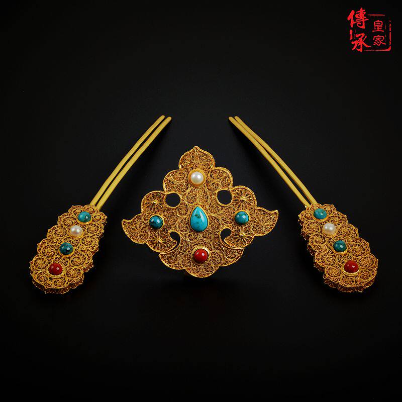 The Vine three sets to fill the silk curly with a hairpin.