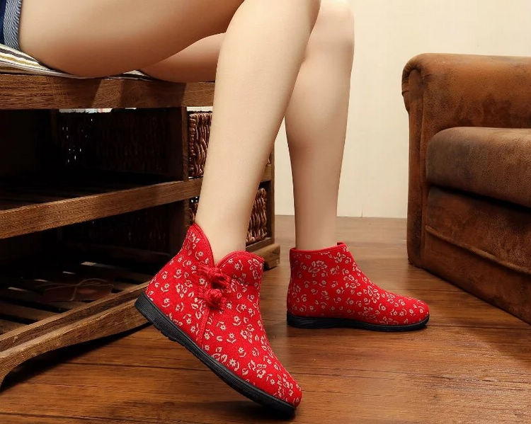 Bắc Kinh cũ thu đông cao để giúp giày cotton nữ cộng với nhung chống trơn hoa trung và già 2018 mới mềm mại có đầu tròn tròn để giữ ấm giày the thao nữ màu trắng