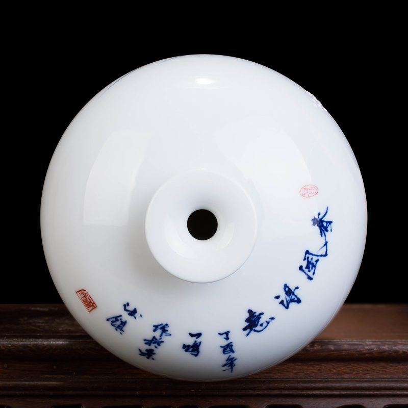 The Master of jingdezhen ceramics hand - made large blue and white porcelain vase Chinese wine porch sitting room adornment is placed