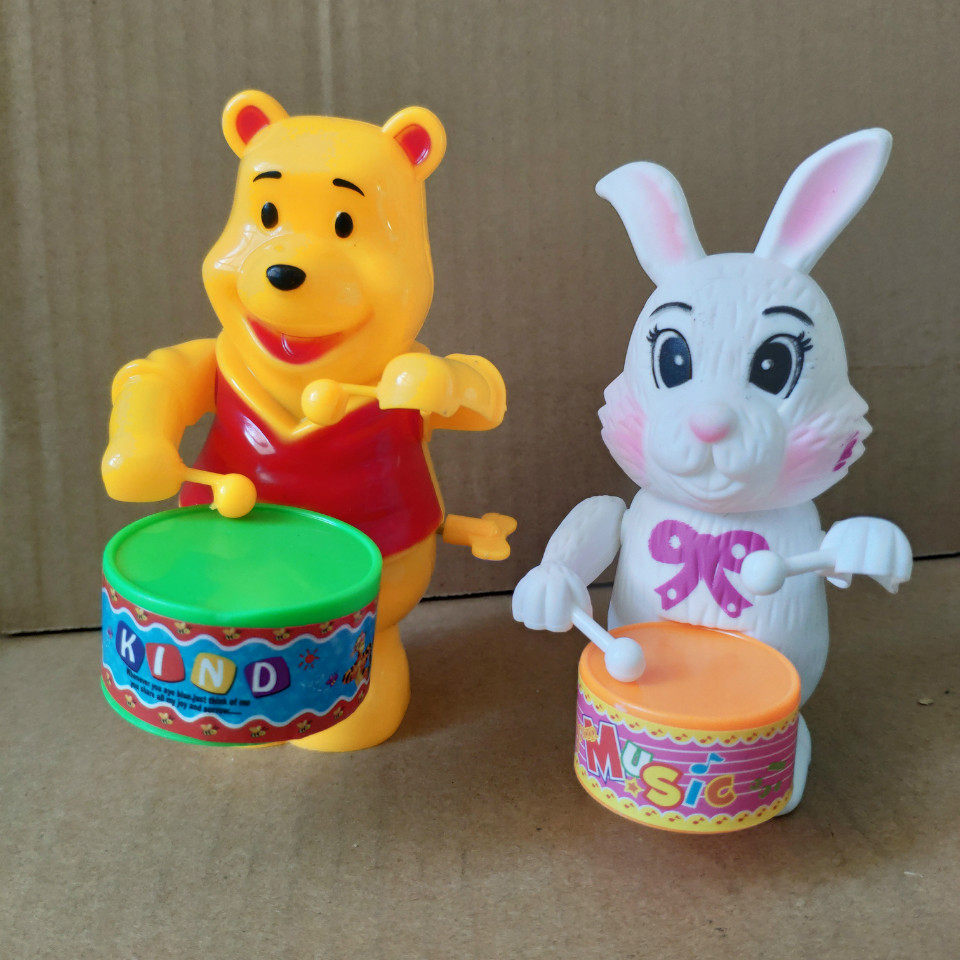 Wind-up children's toys without battery drumming bear drumming Winnie drumming rabbit