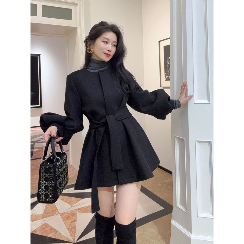Yang Xiao Jing's Skirt-Style Elegant Waist-Cinching Trench Coat for Women, New Autumn Lace-Up Slimming Dress Coat Yang Xiao Jing's Skirt-Style Elegant Waist-Cinching Trench Coat for Women, New Autumn Lace-Up Slimming Dress Coat