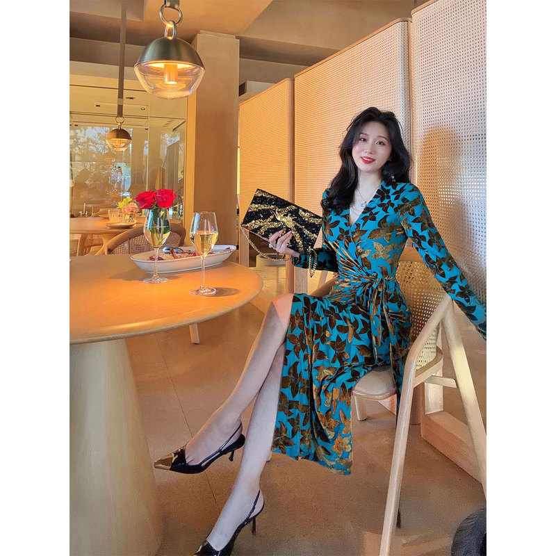 Yang Xiao Jing's High-End Soft Light Velvet Jacquard One-Piece Tie Wrap Dress, Autumn and Winter Elegant Dress