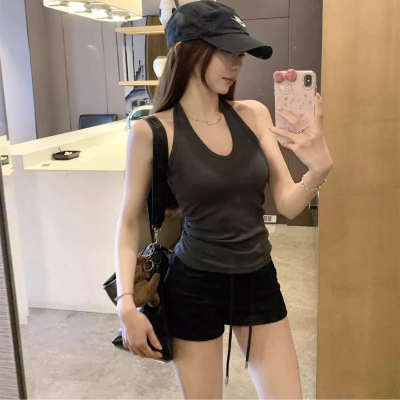 A new large-sized halter top for women in summer. It can be worn as an inner layer to make a chubby girl look slimmer. A backless and hot girl top can be worn as an outer layer weighing 200 pounds