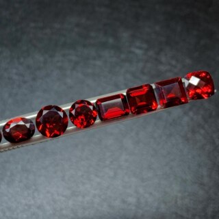 Natural pigeon blood ruby ​​almandine garnet faceted