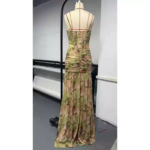 Модное приталенное длинное платье, европейский стиль, с акцентом на бедрах, средней длины