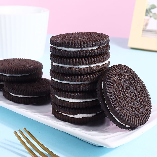 Three Squirrels Fun Biscuits Sandwich Biscuits 52g Casual Snack Biscuits Milk Chocolate Biscuits