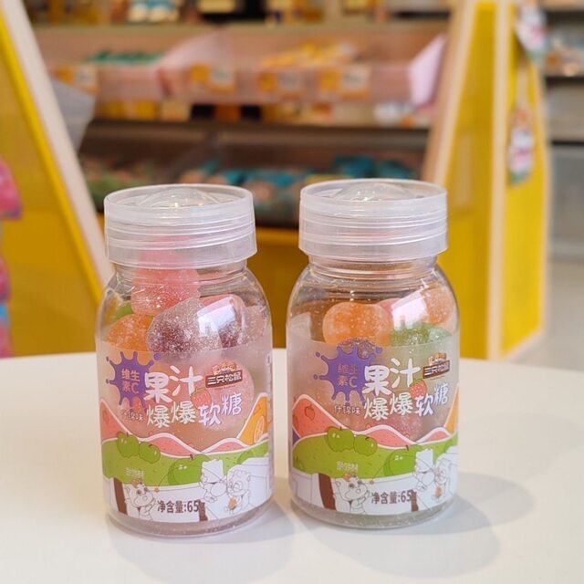 Three Squirrels Vitamin C Juice Gummies 65Gx2 Bottles Strawberry Assorted Flavor Candy