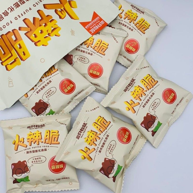 [Three Squirrels_Hot and Crispy 105G/Pack/Amazingly Crispy]Popular Snack Internet-Famous Puffed Shrimp Sticks and Potato Chips