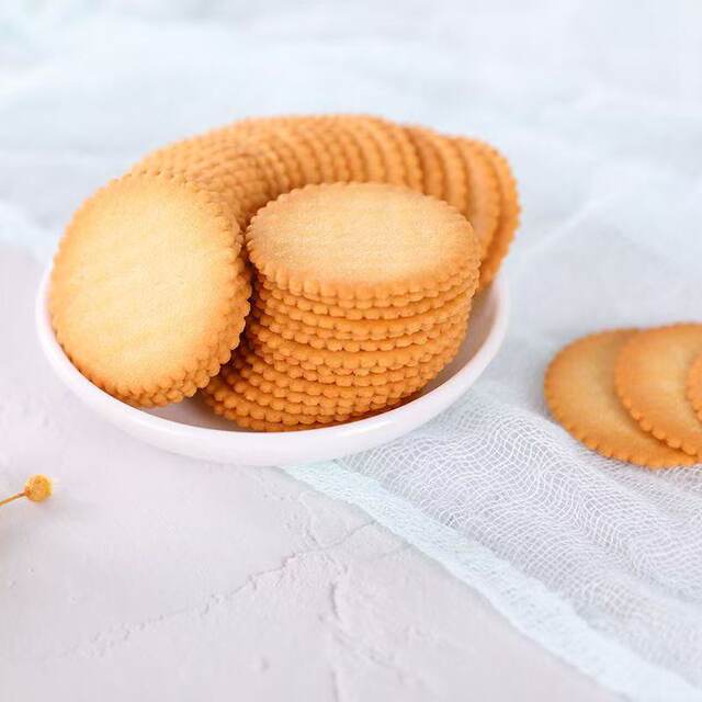 [3-Pack] Three Squirrels Potato and Green Onion Flavor Crispy Biscuits - Nostalgic Childhood Dormitory Snack