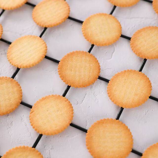 [3-Pack] Three Squirrels Potato and Green Onion Flavor Crispy Biscuits - Nostalgic Childhood Dormitory Snack