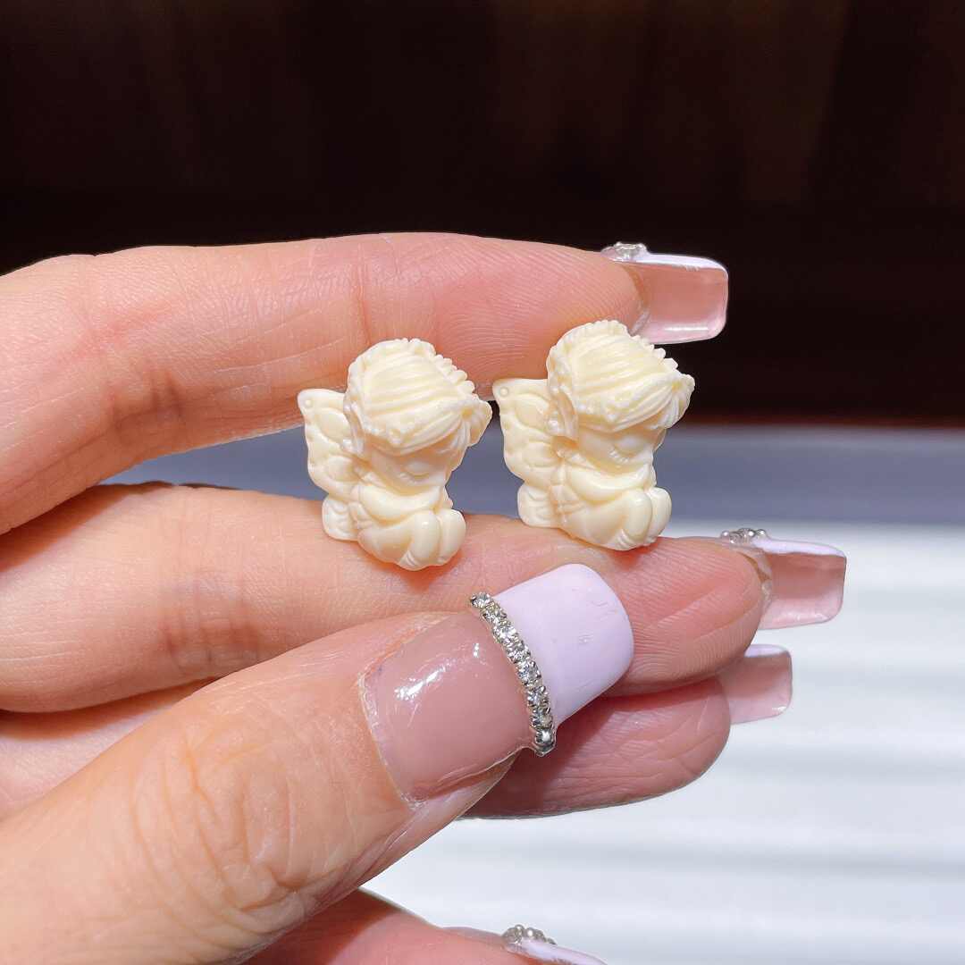 T0008945　象牙　女性置物　294ｇ