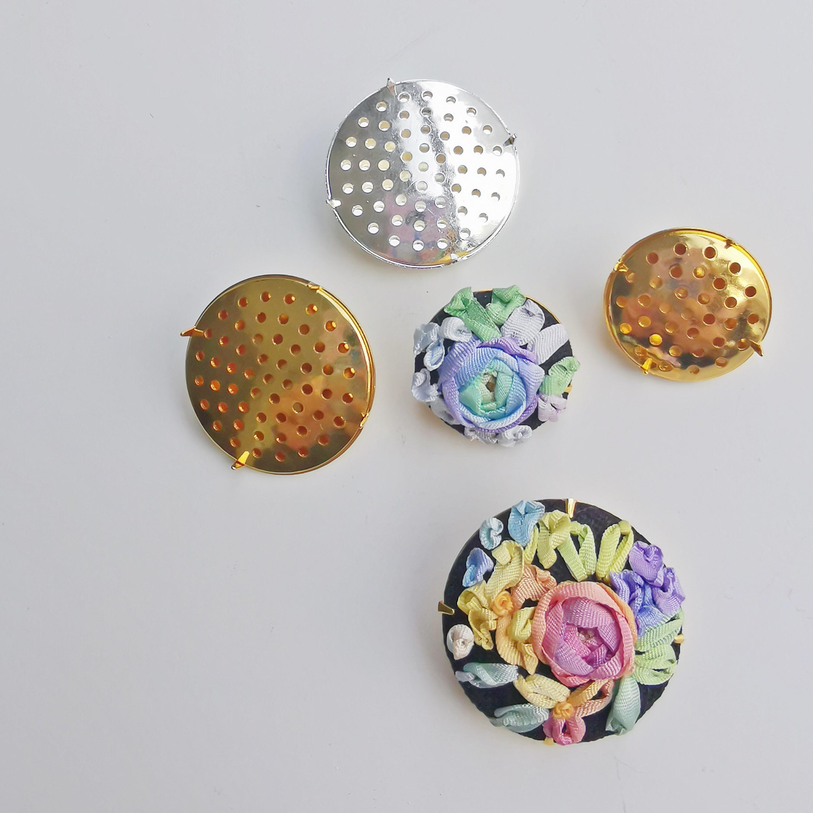 Embroidery grab buttoned brooch bottom-of-the-net-hole brooch bottom-hand-hand DIY accessories