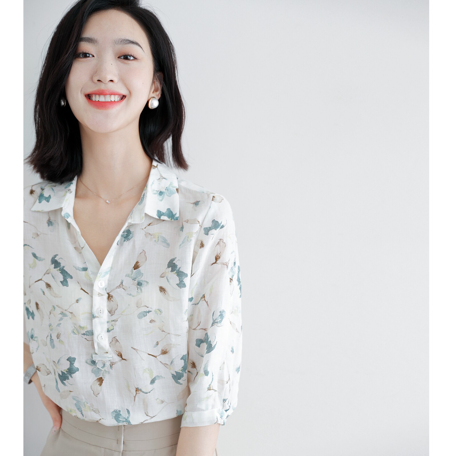Japan 2022 Summer freshening with a minimalist water ink Ink Branch print Thin Loose and Hemp V Collar Shirt Woman