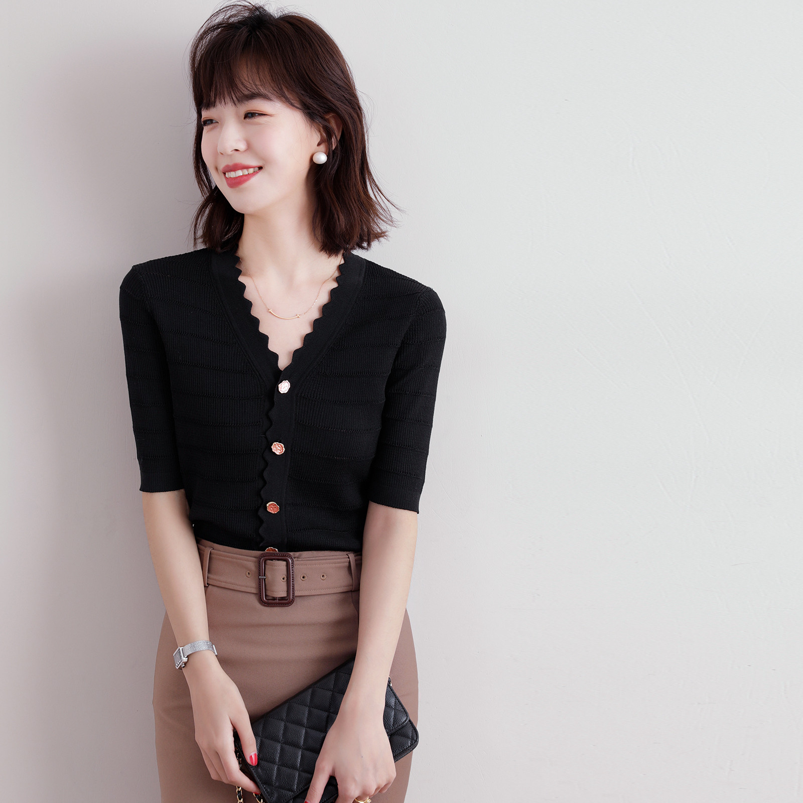 Japan 2022 Summer lace machine V collar single row button pure color short sleeve Cognitive Elegance Elastic Needle Weaselwear female OL