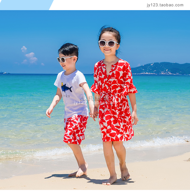 Ba con cá voi, mẹ và con gái mới, cha mẹ-con, váy đi biển, váy ngắn, một gia đình ba, nam và nữ, quần đi biển quần áo trẻ con
