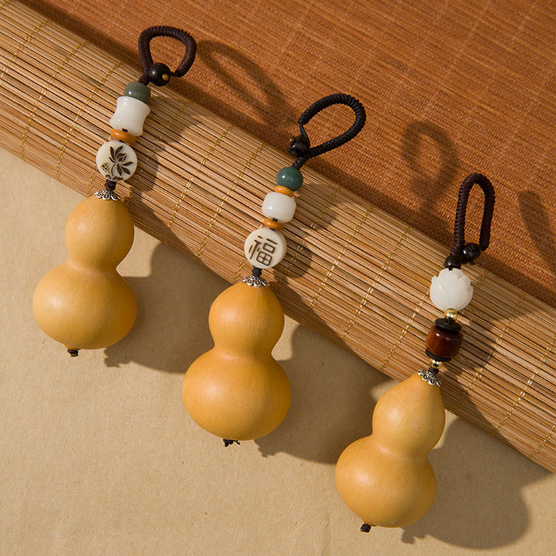 Creative Natural Hand Twist Small Plinth Key Clasp Key Chain Pendant Car Key Button Handlebar Piece Bag Hanging for men and women