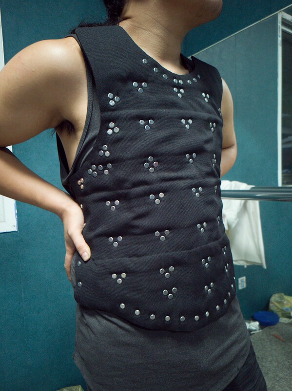 Plate Armor Soldiers Use Hema Short Weapons in Martial Arts. the Polymer Inside Is Extremely Flexible and Has High Defense, Weighing Less Than 1kg