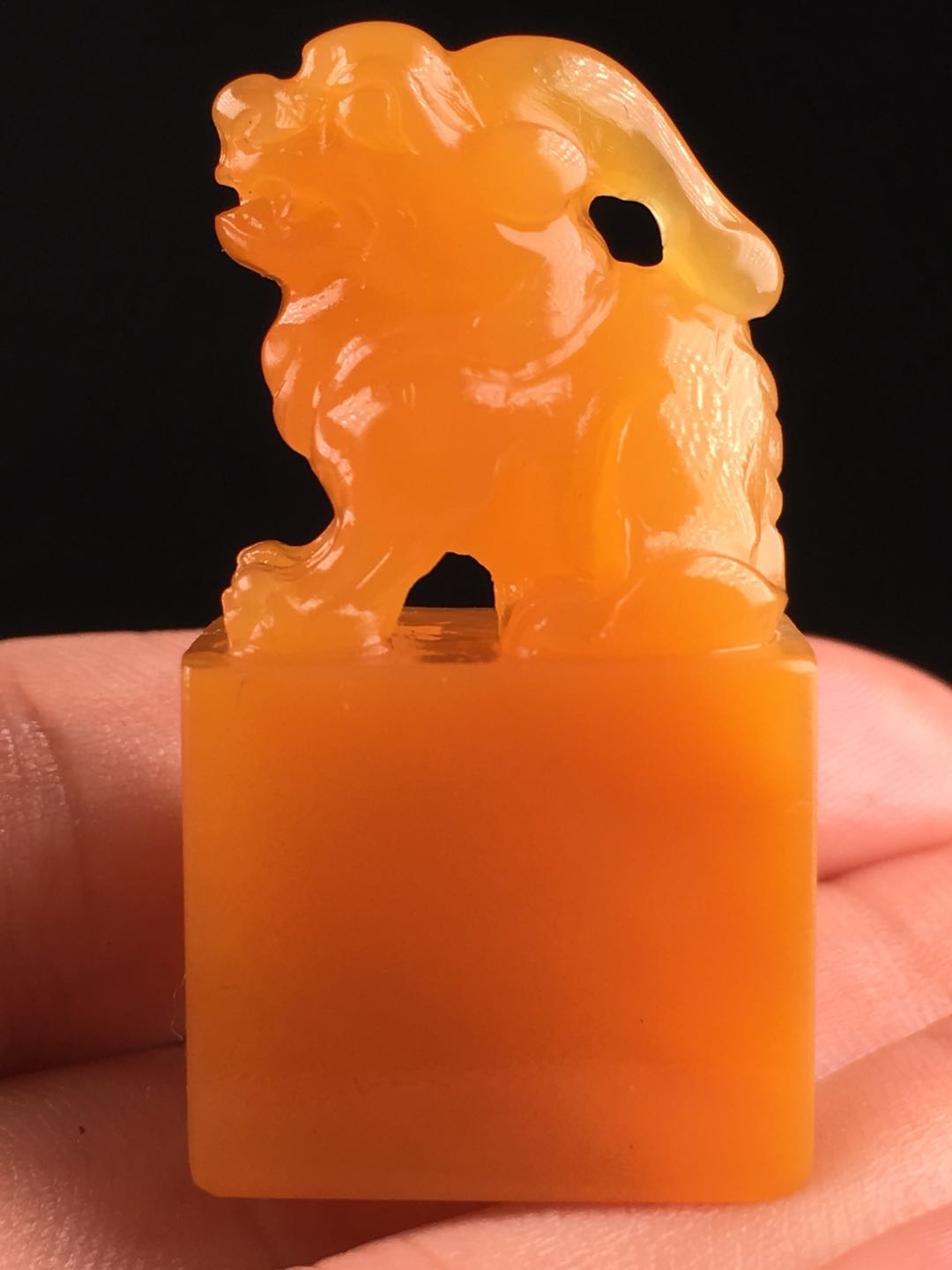 Tianhuang seal engraving seal in northern Laos crystallizes lucky Pixiu ornaments Shoushan stone Laokeng field Huangshi Shidi custom