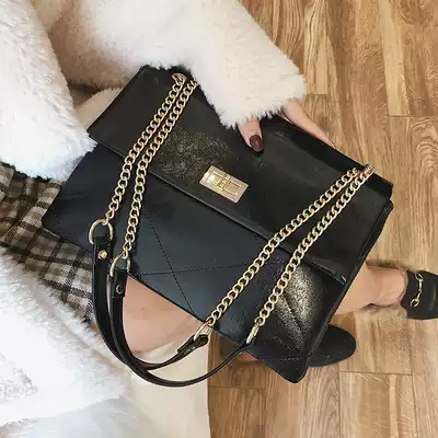 French niche design bag female 2021 new female bag Korean version all-match messenger chain bag trendy shoulder bag texture