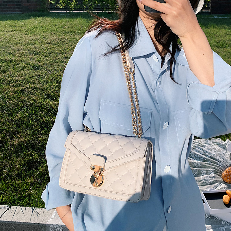 Advanced senses package 2021 new women's bag single shoulder chain slanted satchel women 100 hitch a small crowd design small square bag