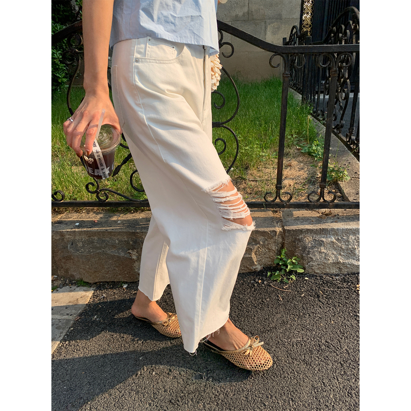Trendy White Ripped Jeans 2025 New High-Waisted Cropped Pants for Petite Women with Unique Design Trendy White Ripped Jeans 2025 New High-Waisted Cropped Pants for Petite Women with Unique Design