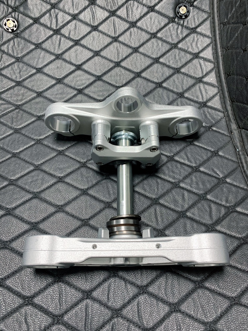 Electric motorcycle little monkey upper and lower connecting plate Yima M3 Samsung column M5 direction column steel bowl shock-absorbing front fork connecting plate