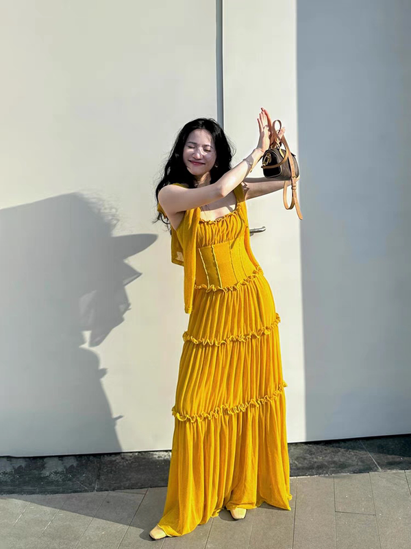 French-Style Niche Ginger Pleated Lace Waist-Cinching Spaghetti Strap Dress for Women, Designed for Beach Vacations, Makes You Look Fairer, Long Dress French-Style Niche Ginger Pleated Lace Waist-Cinching Spaghetti Strap Dress for Women, Designed for Beach Vacations, Makes You Look Fairer, Long Dress