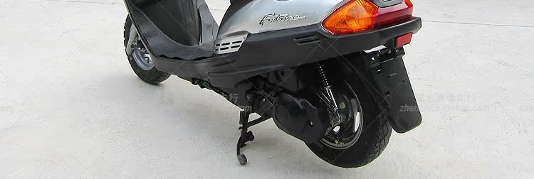 Được sử dụng Yamaha Lingying xe máy hoàn chỉnh xe 125cc nhiên liệu xe điện phụ nữ nhập khẩu bốn thì scooter