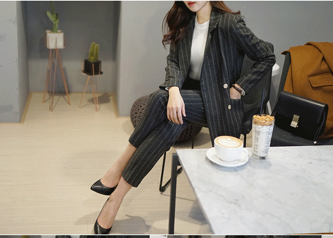 Phiên bản Hàn Quốc của bộ đồ thời trang rộng rãi phù hợp với áo khoác len sọc nữ ao khoac nu