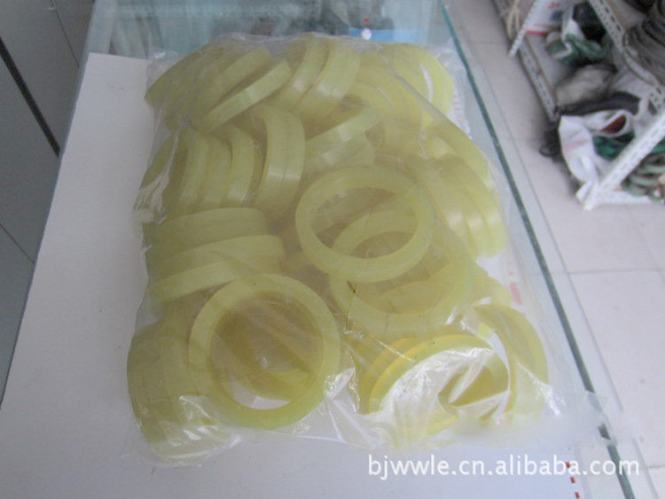 The locking wire machine accelerates the rubber ring 