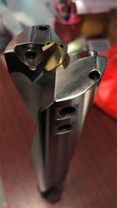 Lengthened belt centering deep hole machining U-drill quick drill deep hole drilling centre water out customizable