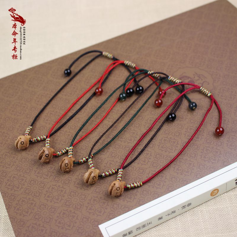 Năm linh thiêng của quỷ dữ, chạm khắc gỗ gụ tự nhiên, chuông đầu hổ, dệt tay, dây thừng đầy màu sắc, vòng chân vòng chân cho nữ