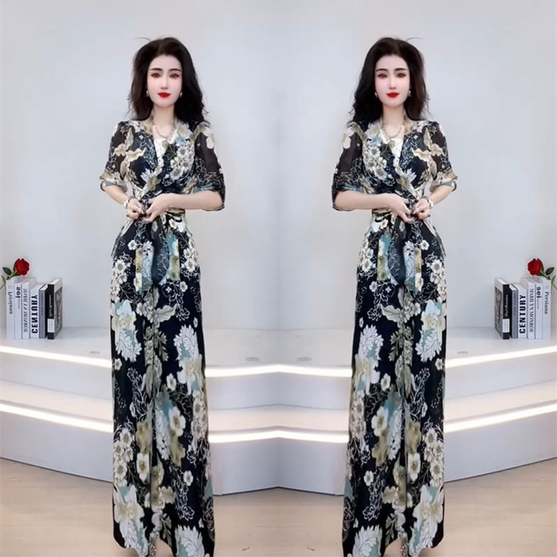 Hong Kong Style Printed Fashion Jumpsuit for Women, 2024 Summer New Short-Sleeve V-Neck Waist-Tie Romper Trendy