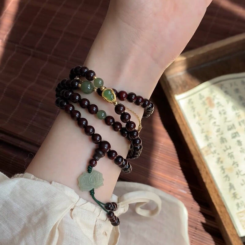 Natural Indian Small-Leaf Red Sandalwood Bracelet, New Chinese Style 108 Buddha Bead Bracelet, Vintage Prayer Beads for Women, Couple Style Natural Indian Small-Leaf Red Sandalwood Bracelet, New Chinese Style 108 Buddha Bead Bracelet, Vintage Prayer Beads for Women, Couple Style